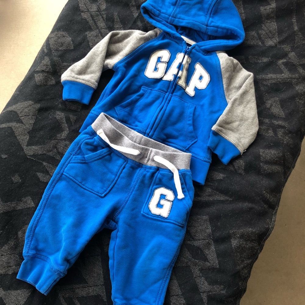 Gap sweatsuit sweatshirt & matching sweatpants